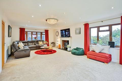 4 bedroom detached house for sale, Kenderdine Close, Stafford ST17
