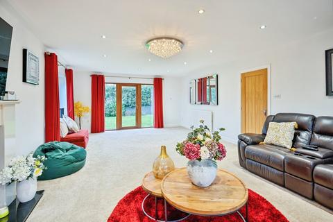 4 bedroom detached house for sale, Kenderdine Close, Stafford ST17