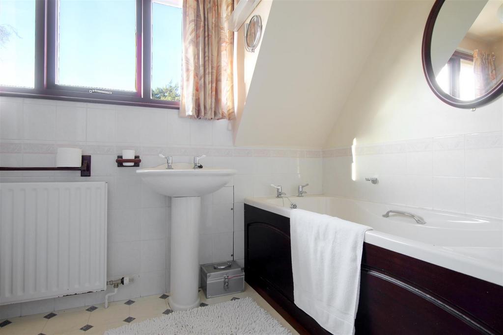 Family Bathroom.jpg