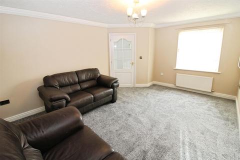 3 bedroom semi-detached house for sale, Robinia Drive, Hull