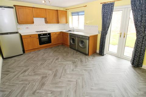 3 bedroom semi-detached house for sale, Robinia Drive, Hull