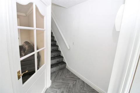3 bedroom semi-detached house for sale, Robinia Drive, Hull