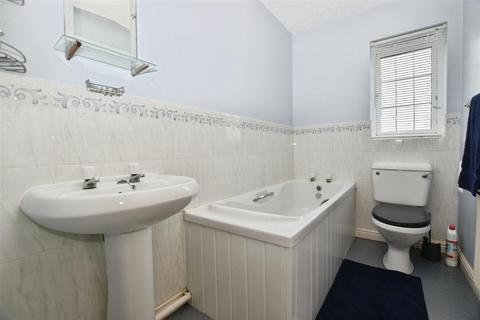undefined, Robinia Drive, Hull