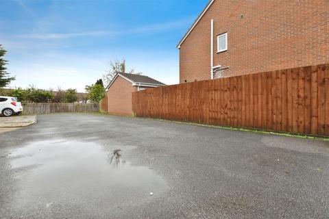 undefined, Robinia Drive, Hull
