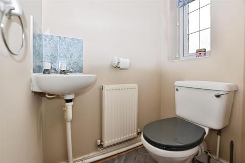 undefined, Robinia Drive, Hull