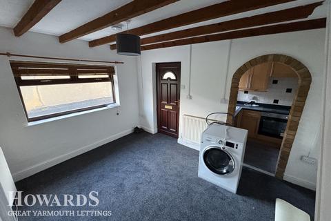 2 bedroom terraced house to rent, Nursery Terrace, GREAT YARMOUTH