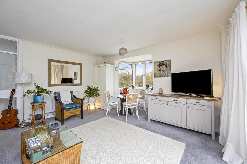 Sitting/Dining Room