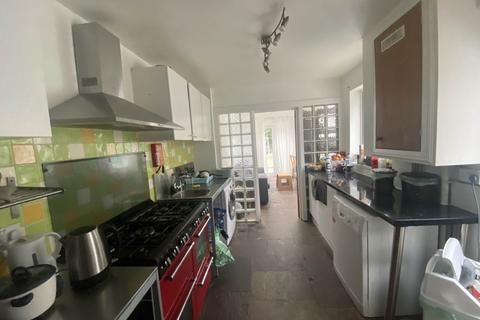 6 bedroom terraced house to rent, Strathnairn Street, Roath,