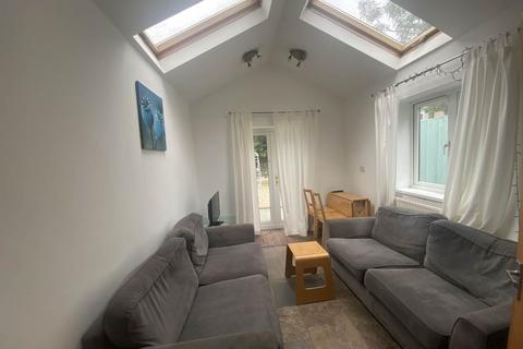6 bedroom terraced house to rent, Strathnairn Street, Roath,