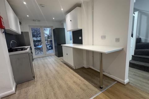 4 bedroom townhouse to rent, Perchfoot Close, Coventry