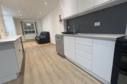 4 bedroom townhouse to rent, Perchfoot Close, Coventry