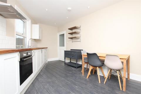 3 bedroom apartment to rent, High Street, Weston BA1