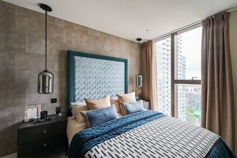 2 bedroom flat for sale, South Quay Plaza, Canary Wharf E14