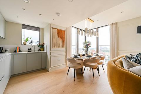 2 bedroom flat for sale, South Quay Plaza, Canary Wharf E14