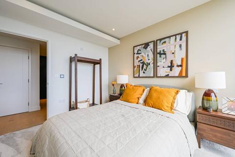 1 bedroom flat for sale, South Quay Plaza, Canary Wharf E14