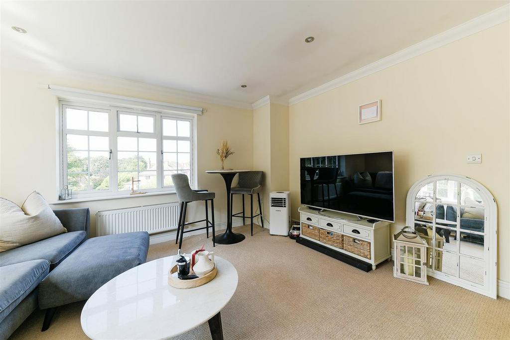 Manor Court, Chipstead Road, Banstead 2.jpg
