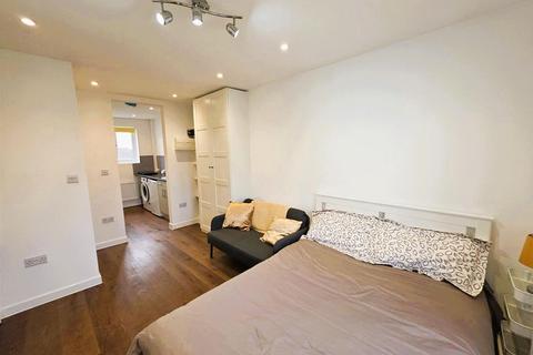 undefined, Great Elms Road, Hemel Hempstead, HP3