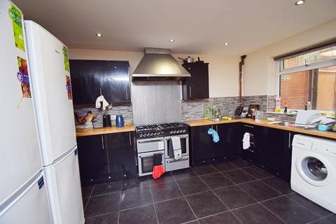 8 bedroom terraced house to rent, Cauldon Road, Stoke-On-Trent ST4