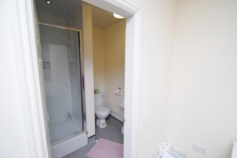 8 bedroom terraced house to rent, Cauldon Road, Stoke-On-Trent ST4