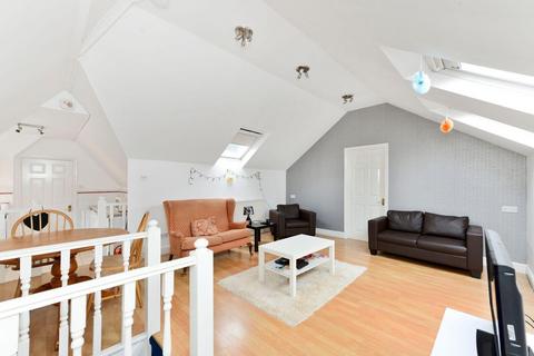 2 bedroom flat to rent, Hanger Lane, Ealing, London