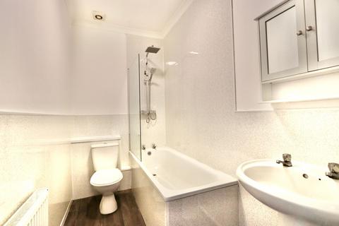 undefined, Flat 4, 50 High street, Fleur-de-lis, Blackwood NP12 3UE