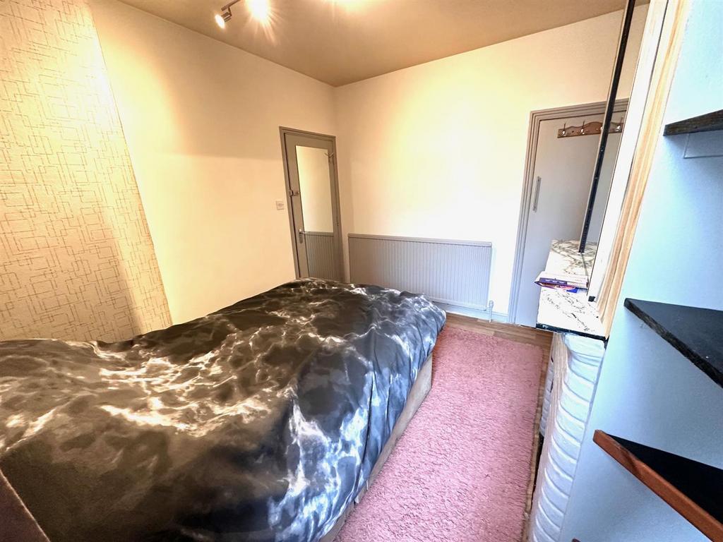 Bed2.jpg