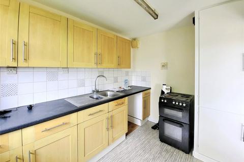 2 bedroom flat to rent, Field Court, The Mall, Carisbrooke, PO30