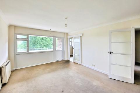 2 bedroom flat to rent, Field Court, The Mall, Carisbrooke, PO30