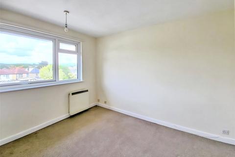 2 bedroom flat to rent, Field Court, The Mall, Carisbrooke, PO30