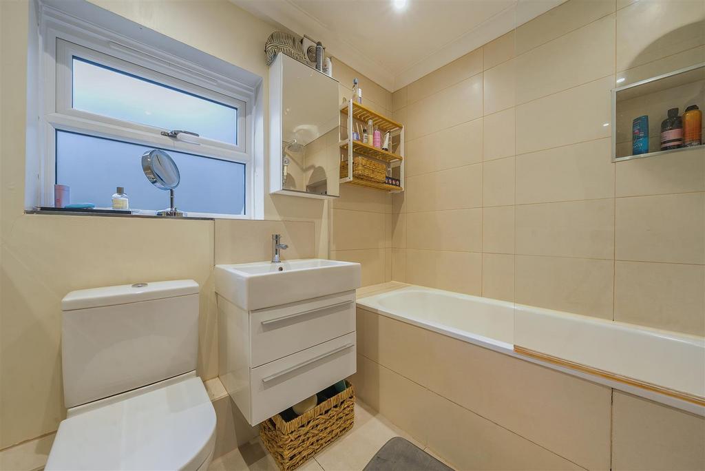 22 A Furness Road Bathroom.jpg