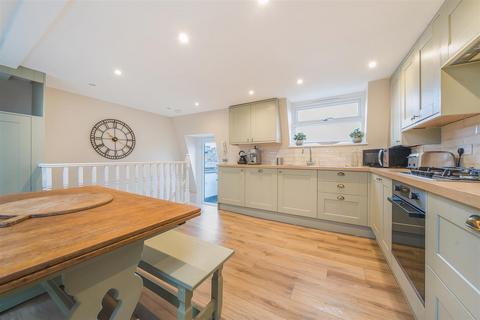 2 bedroom flat for sale, Furness Road, London, SW6
