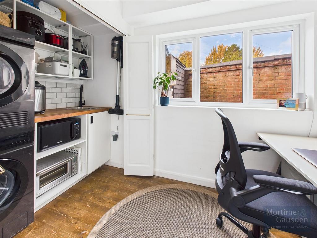 Office With Utility Store