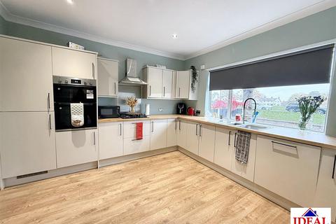 undefined, The Park, Woodlands