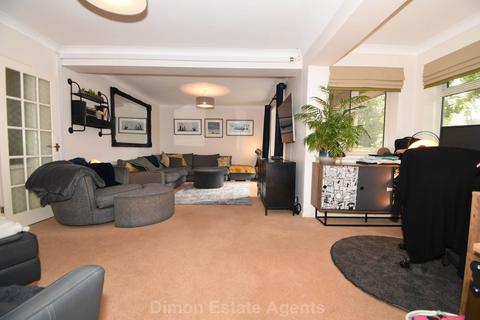 4 bedroom detached house for sale, Alvara Road, Gosport