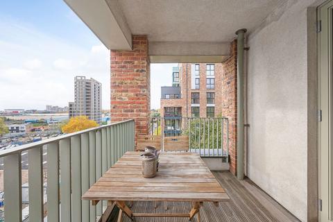 2 bedroom flat for sale, Rosenburg Road, London W3