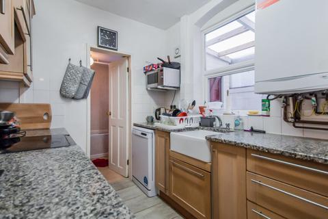 6 bedroom terraced house to rent, Warwards Lane, Birmingham B29