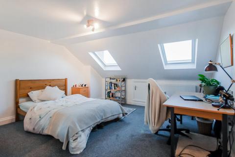 6 bedroom terraced house to rent, Warwards Lane, Birmingham B29