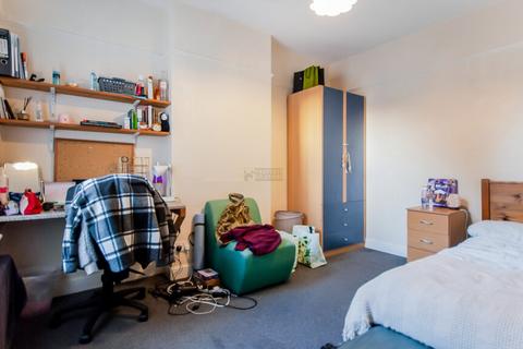 6 bedroom terraced house to rent, Warwards Lane, Birmingham B29