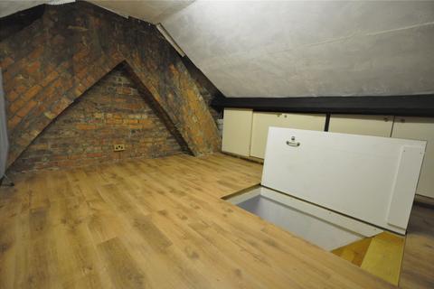 2 bedroom terraced house to rent, Graham Street, Swindon SN1
