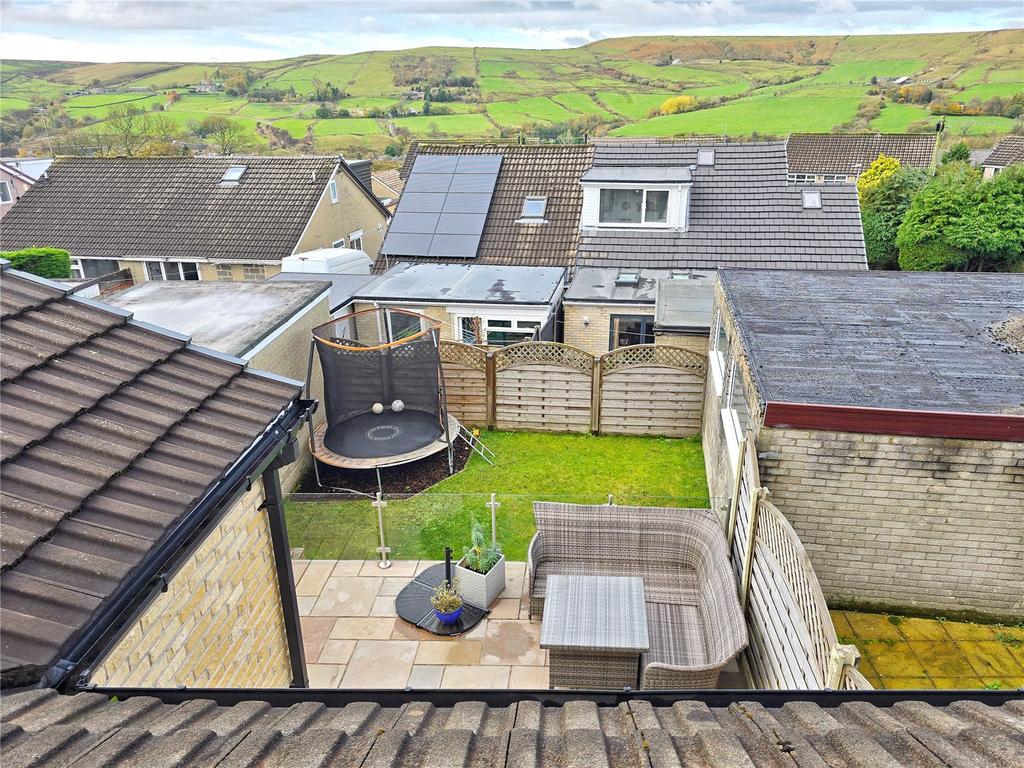 Rear Garden & Views