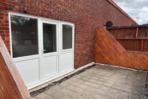 1 bedroom maisonette to rent, Greenleys