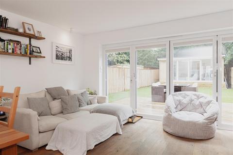 3 bedroom end of terrace house for sale, William Gardens, Smallfield, Horley