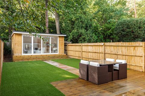 3 bedroom end of terrace house for sale, William Gardens, Smallfield, Horley