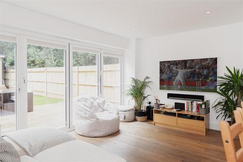3 bedroom end of terrace house for sale, William Gardens, Smallfield, Horley