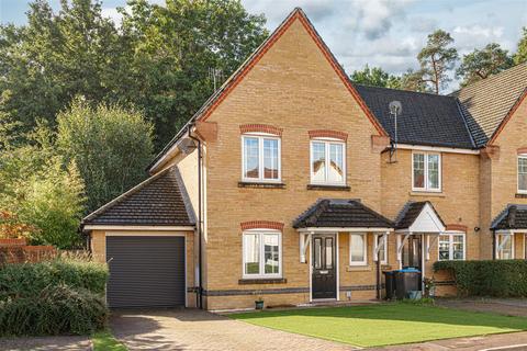 3 bedroom end of terrace house for sale, William Gardens, Smallfield, Horley