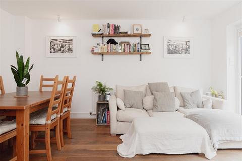 3 bedroom end of terrace house for sale, William Gardens, Smallfield, Horley