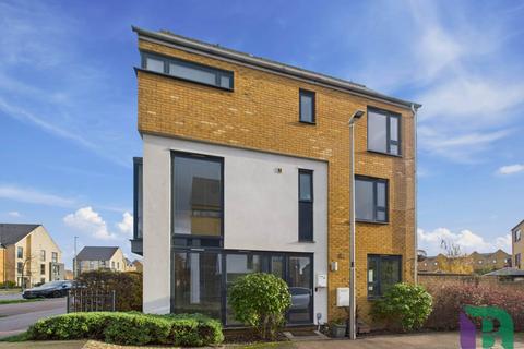 3 bedroom end of terrace house for sale, Loughborough Drive, Milton Keynes MK10