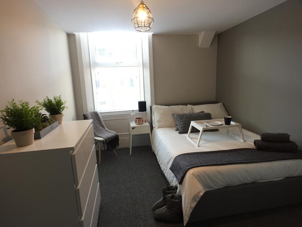 Bedroom of similar size and layout