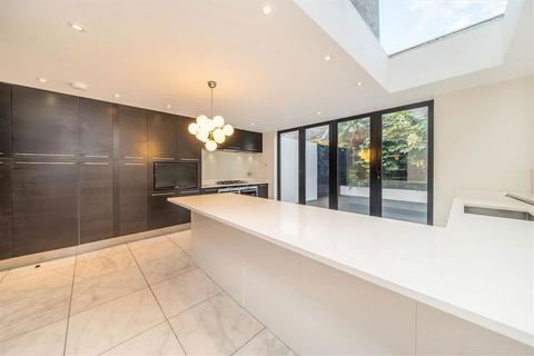 5 bedroom house for sale, Limburg Road, London SW11
