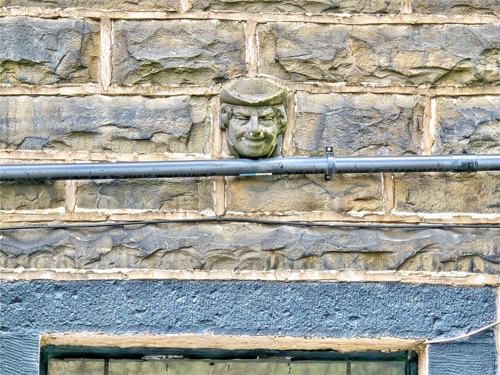 Feature Stone Detail
